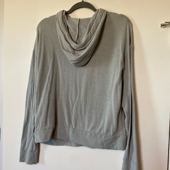 Under Armour hooded sweatshirt size women’s small - Picture 4 of 4